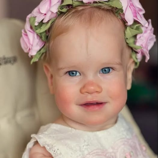 Una familia adoptiva regaló verdadero calor y amor a una niña que nació con particularidades físicas. Una familia adoptiva regaló verdadero calor y amor a una niña que nació con particularidades físicas.